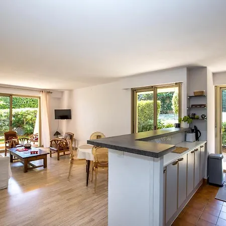 아파트 Spacieux De 70 M2, 2 Chambres, Au Calme Proche Du Vieil 앙티브