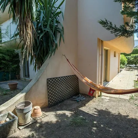 Spacieux De 70 M2, 2 Chambres, Au Calme Proche Du Vieil *