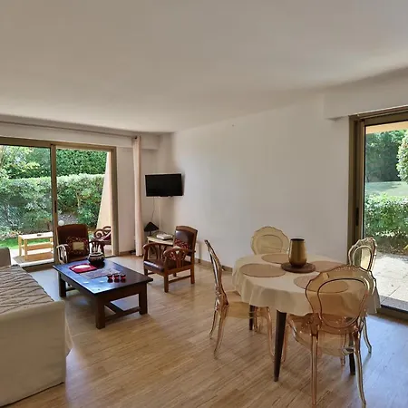 Spacieux De 70 M2, 2 Chambres, Au Calme Proche Du Vieil * 앙티브