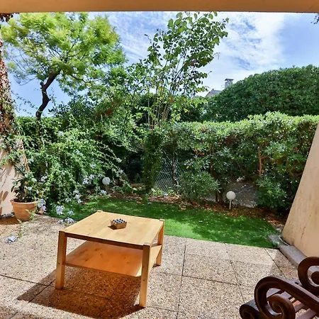 Spacieux De 70 M2, 2 Chambres, Au Calme Proche Du Vieil