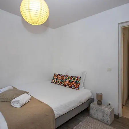 Spacieux De 70 M2, 2 Chambres, Au Calme Proche Du Vieil * 앙티브